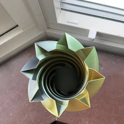 Chậu hoa xoáy Vortex độc đáo