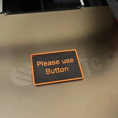 Tấm Biển Nhắc "Xin Hãy Bấm Nút"