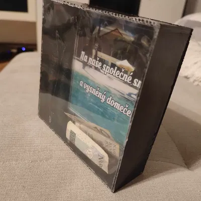 Hòm Tiết Kiệm Có Kính Nhìn Xuyên và Lời Nhắn Mặt Sau