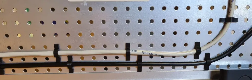 Kẹp cáp bảng pegboard (khoảng cách 15mm, đường kính 4mm) - Image 2