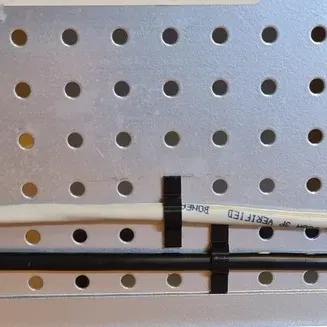 Kẹp cáp bảng pegboard (khoảng cách 15mm, đường kính 4mm)