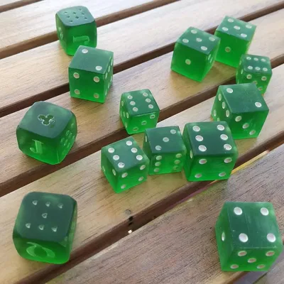 Xúc Xắc Poker và Parchis