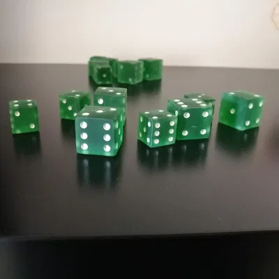 Xúc Xắc Poker và Parchis