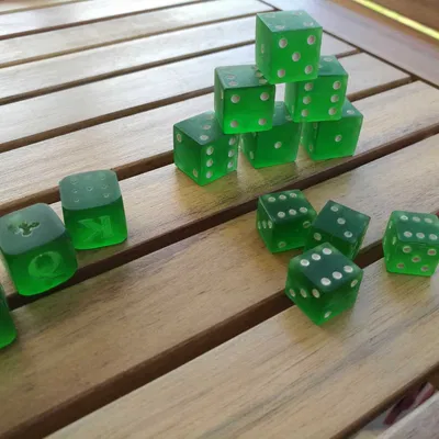 Xúc Xắc Poker và Parchis