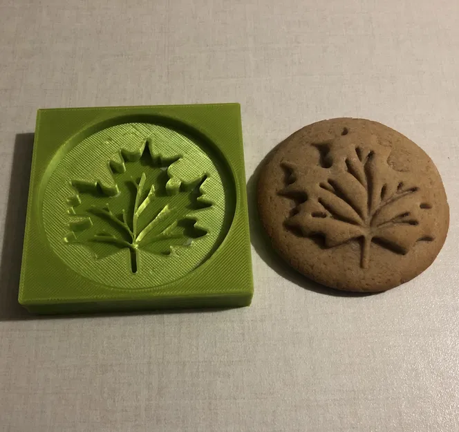 Khuôn Cắt Bánh Quy Hình Lá Phong - Image 1