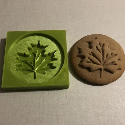 Khuôn Cắt Bánh Quy Hình Lá Phong