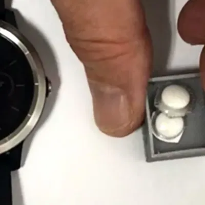 Hộp Đựng Thuốc Kẹp Dây Đồng Hồ / Pastillero para la correa del reloj