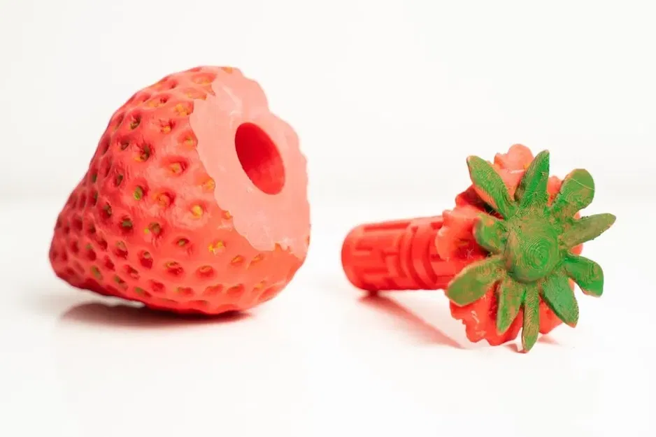 Strawboxy: a Strawberry Labyrinth Gift Box - Image 1