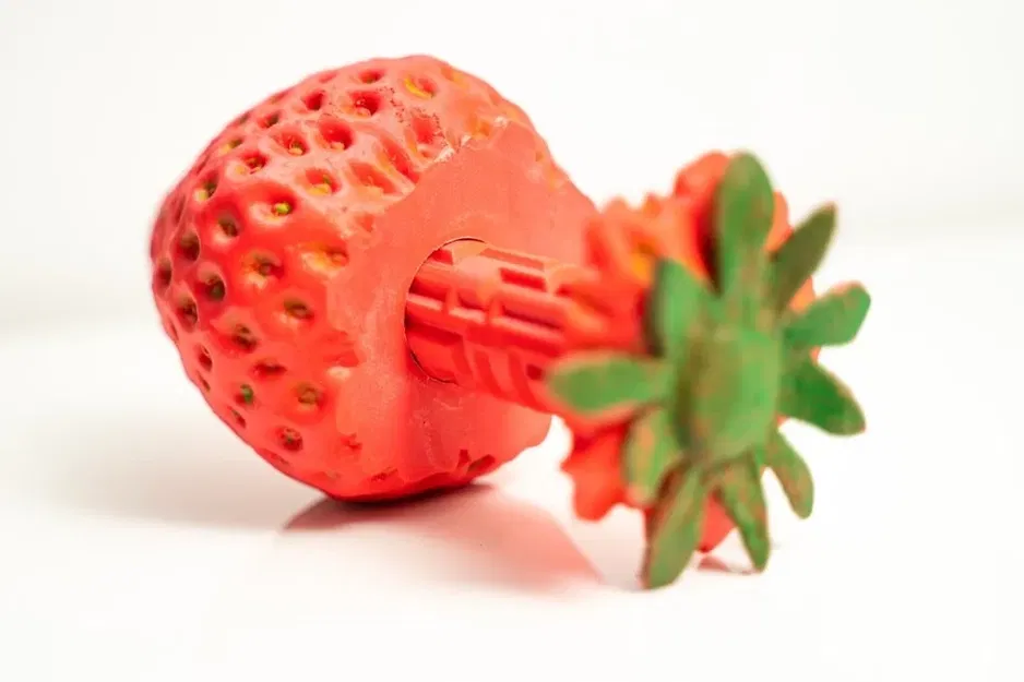 Strawboxy: a Strawberry Labyrinth Gift Box - Image 2