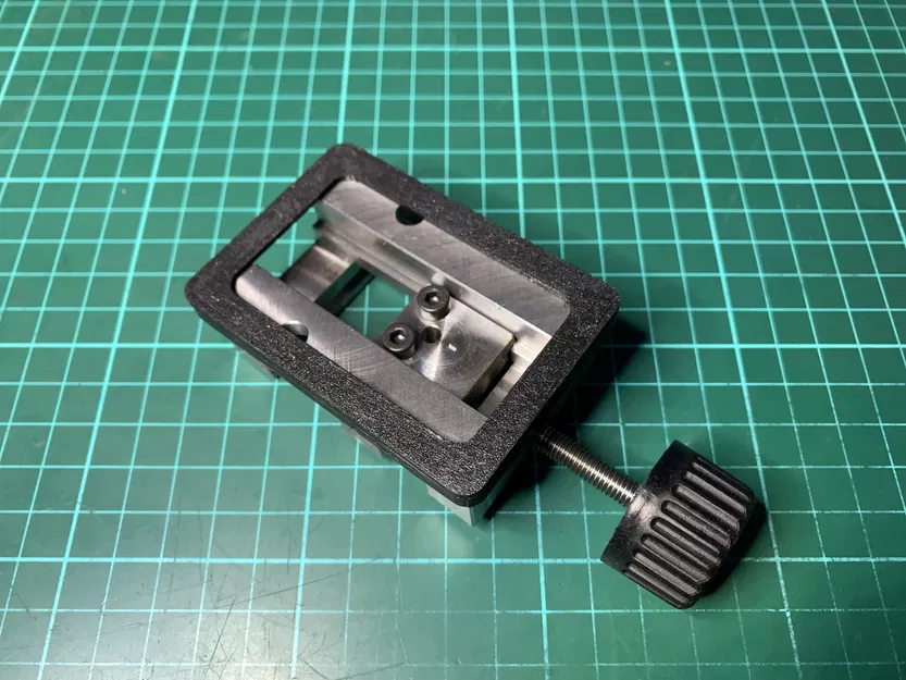 Proxxon 46mm MP40 Vice Base Shield - Image 1