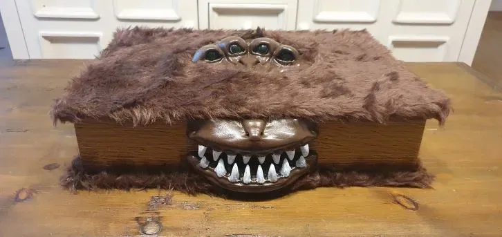 Bộ Tự Làm Sách Quái Vật "The Monster Book of Monsters DIY-Kit" - Image 1