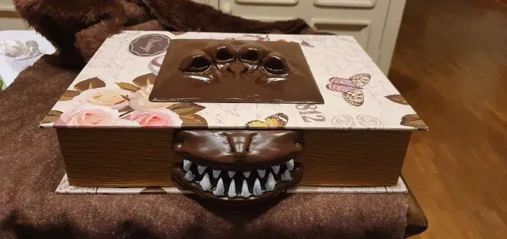 Bộ Tự Làm Sách Quái Vật "The Monster Book of Monsters DIY-Kit" - Image 2