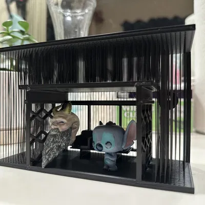 Trạm xe buýt dưới mưa