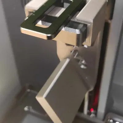 Giá đỡ rót nhựa thừa GKtwo