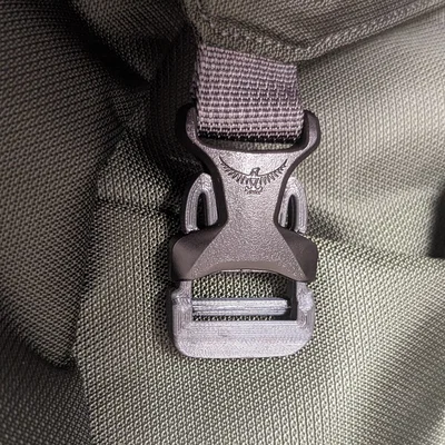 Male buckle/clip for new Osprey Farpoint 40