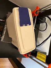 Rubbermaid Flip Lid for 13-cup Bin (Cereal Box) - Image 2