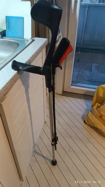 Kẹp Gắn Kìm Nâng Vào Nạng Tập Đi - Image 4