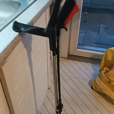 Kẹp Gắn Kìm Nâng Vào Nạng Tập Đi