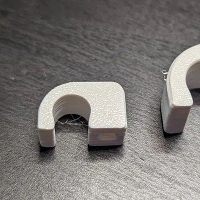 Kẹp Dây Điện Treo Tường Bằng Đinh