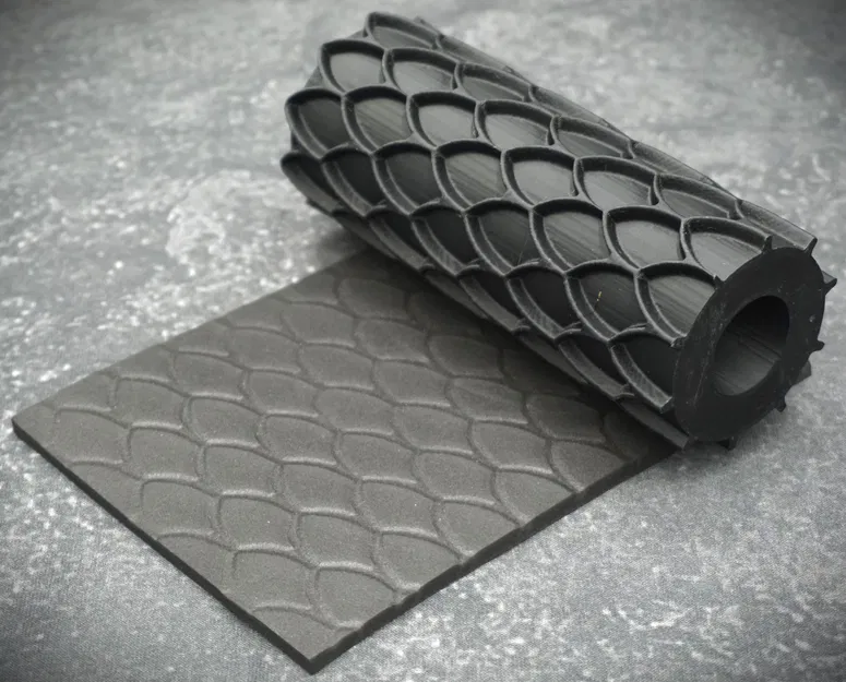 Textured Roll With Big Scale Pattern - Image 1