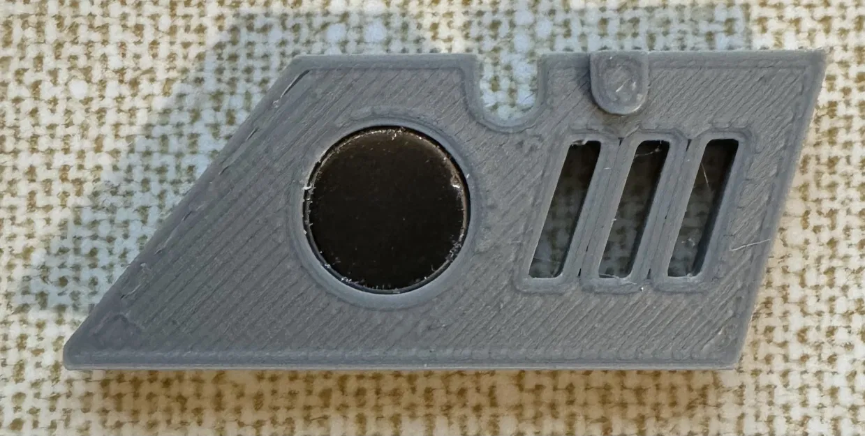 Dụng Cụ Giữ Lưỡi Dao Từ Tính Cho Dao Móc Khóa - Image 1