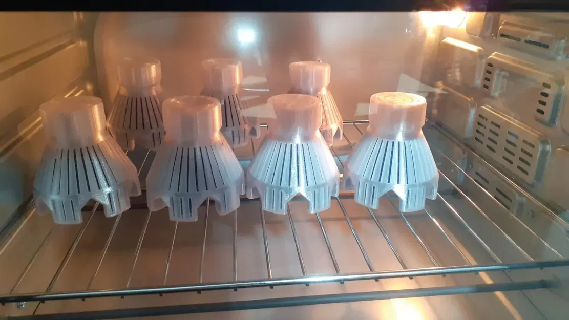 Hollow silica gel container. - Image 4