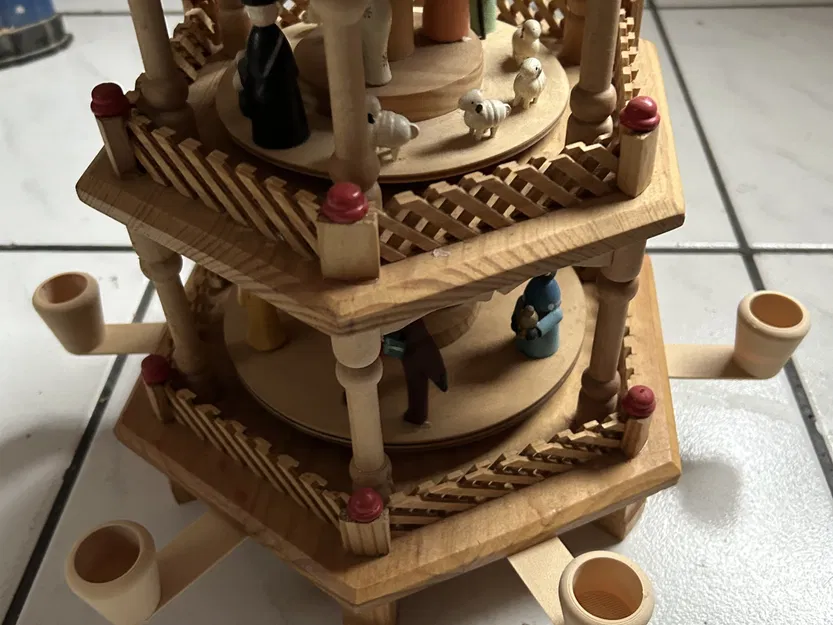 Giá Đỡ Nến Kim Tự Tháp Giáng Sinh - Image 1