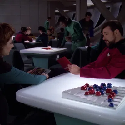 Bàn Terrace, Gần Như Chuẩn Theo Phim