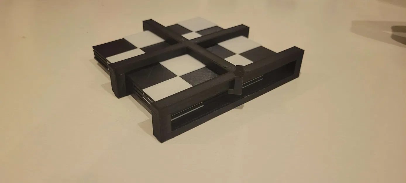 Mini portable chess set with proportional pieces and board (4x4 modules) - Image 2