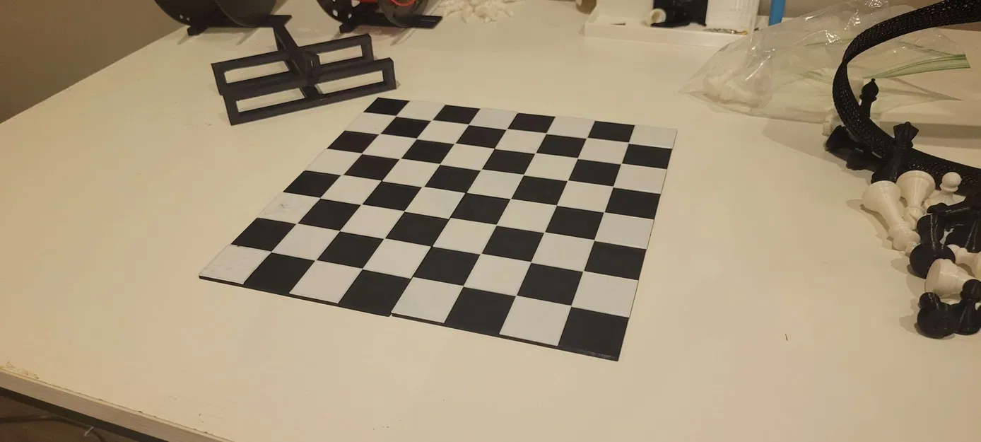 Mini portable chess set with proportional pieces and board (4x4 modules) - Image 4