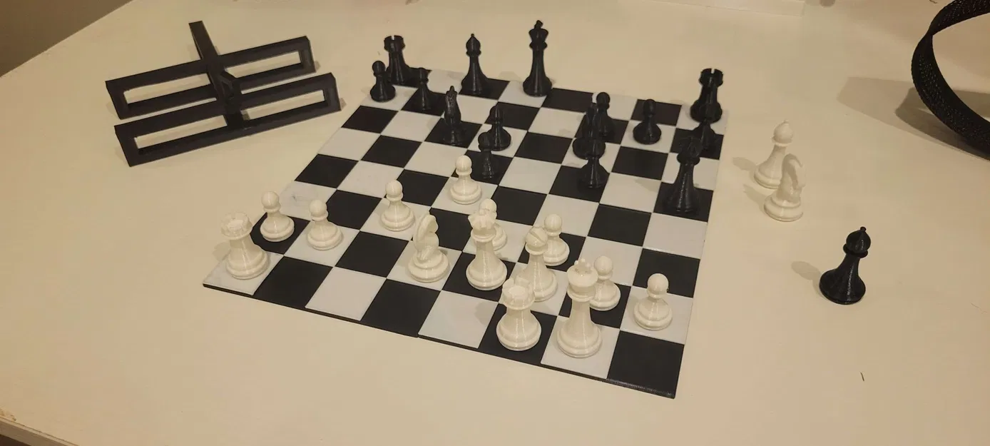 Mini portable chess set with proportional pieces and board (4x4 modules) - Image 5