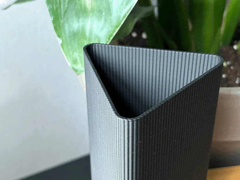 Triangle ripple vase - Image 3