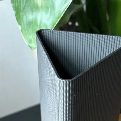 Triangle ripple vase