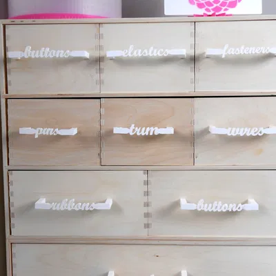 Tay nắm ngăn kéo theo chữ