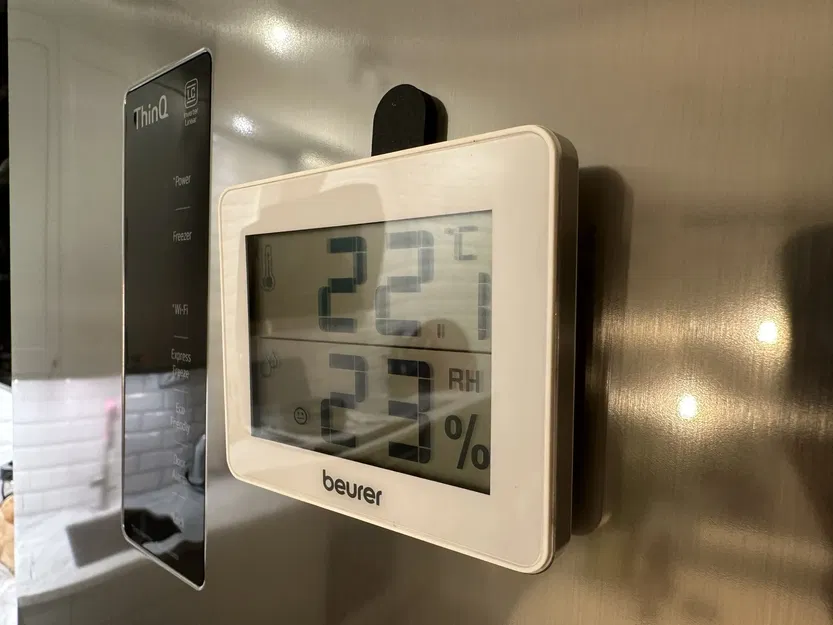 Magnetic Hanger - Image 1