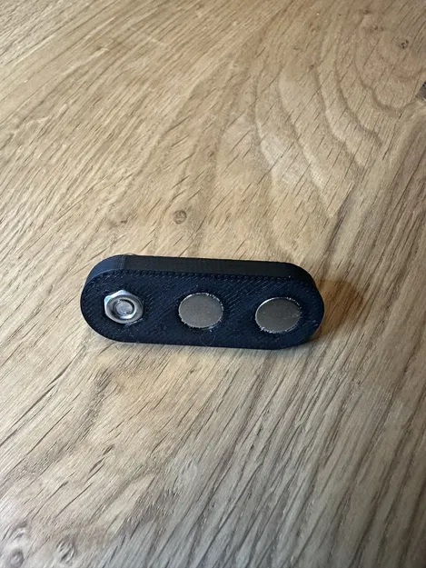 Magnetic Hanger - Image 4