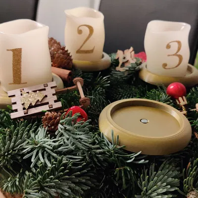 Simple candle holder for advent wreath
