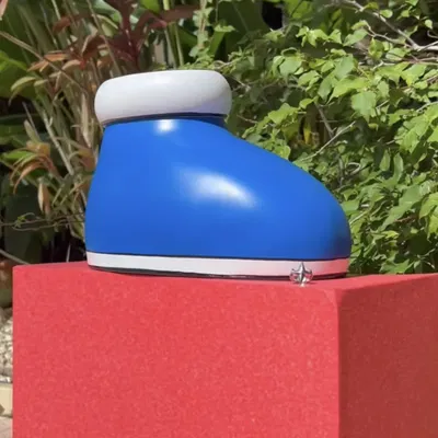 Phiên bản giày của "Big Red Boots" từ MSCHF