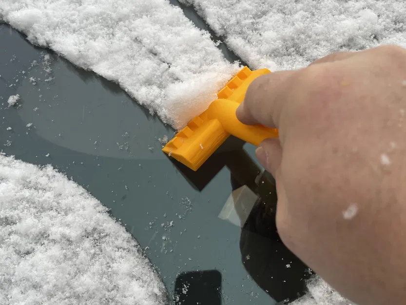 Title Škrabka na led Ice Scraper Tóm tắt Một dụng cụ cạo băng - Image 2