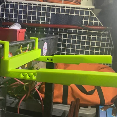 LAPTOP HOLDER FOR NARROW RUBBERMAID CART V3