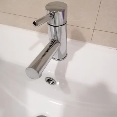Cờ lê siết vòi nước
