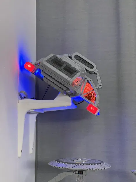Giá đỡ treo tường cho bộ Star Trek Runabout của Bluebrixx - Image 1