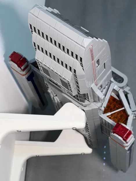 Giá đỡ treo tường cho bộ Star Trek Runabout của Bluebrixx - Image 4