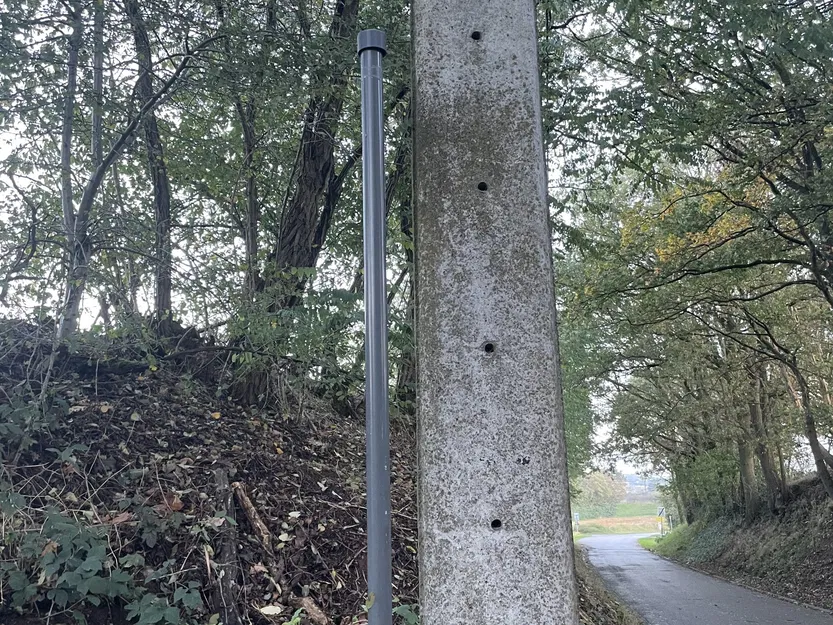 Hộp Geocache - Cột biển báo giao thông - Image 1