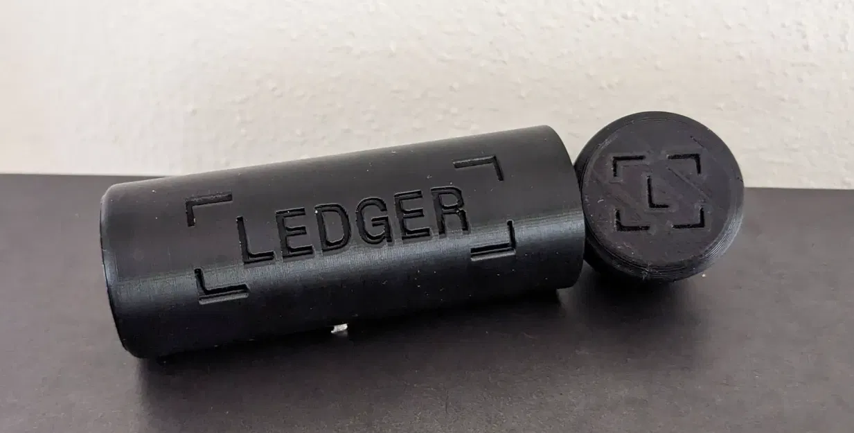 Hộp đựng an toàn Ledger Nano S Plus - Image 1