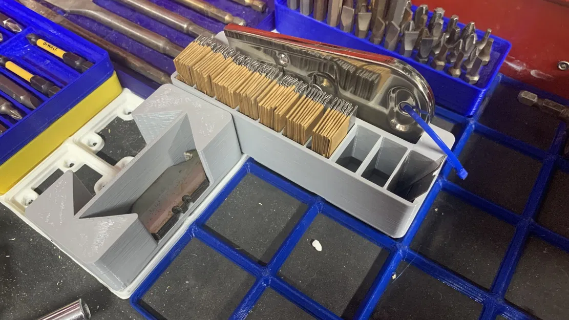 Gridfinity Paint Scraper Holder 3x1x5 - Image 1