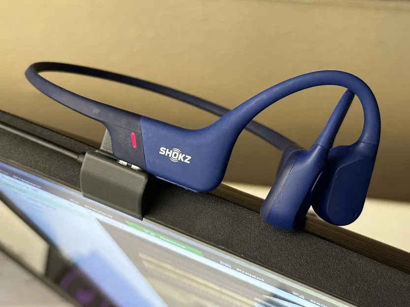 Giá đỡ sạc Shokz OpenRun cho màn hình máy tính - Image 1