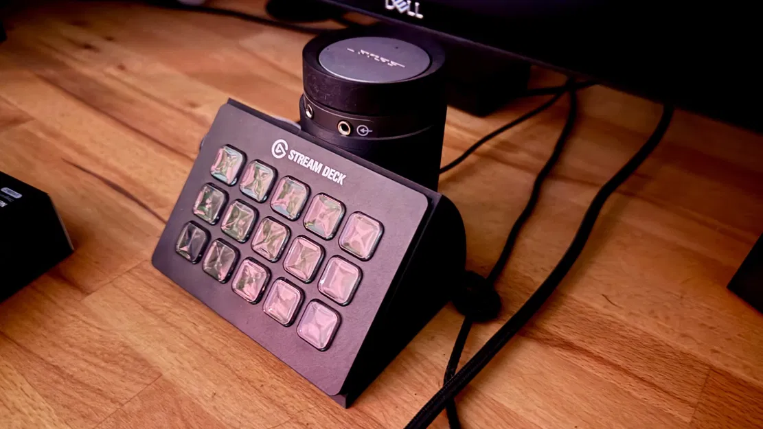 Chân đế bàn Streamdeck kiêm đế gắn Remote loa Bose - Image 1