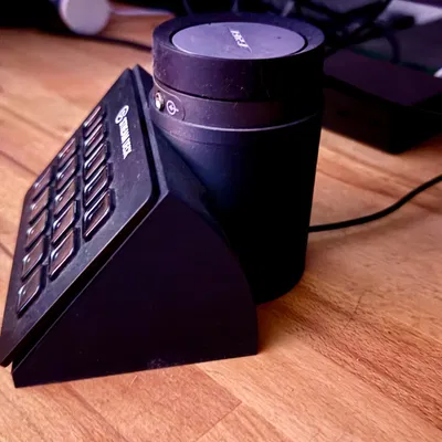 Chân đế bàn Streamdeck kiêm đế gắn Remote loa Bose