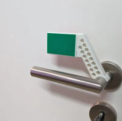 Biển báo tay nắm cửa làm hơi quá